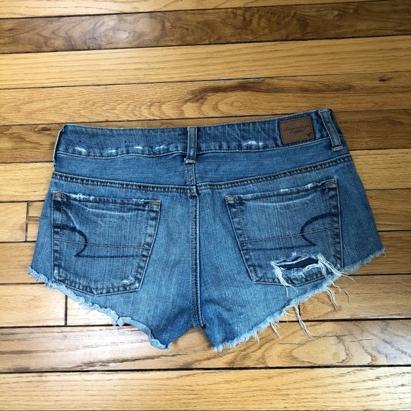 AEO Distressed Ripped cut off jean shorts - Picture 4 of 6